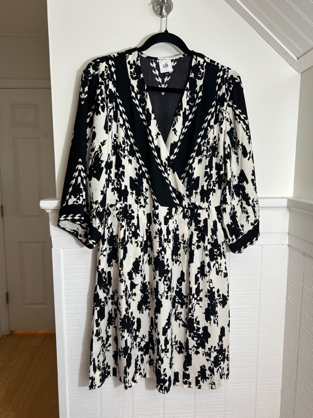 Cabi 6369 X Factor Black and White Floral Wrap-Style Women's Dress size Small